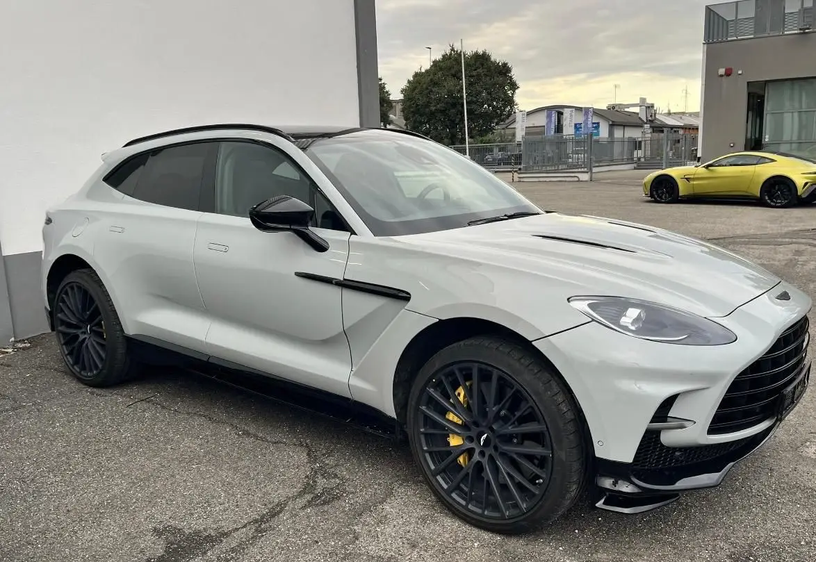 Aston Martin DBX 707 2026, front view — Lisbon Luxury Car Rental, Lisbon. The Aston Martin DBX 707 pairs a 707 hp powertrain with a five-seat cabin, giving it a…