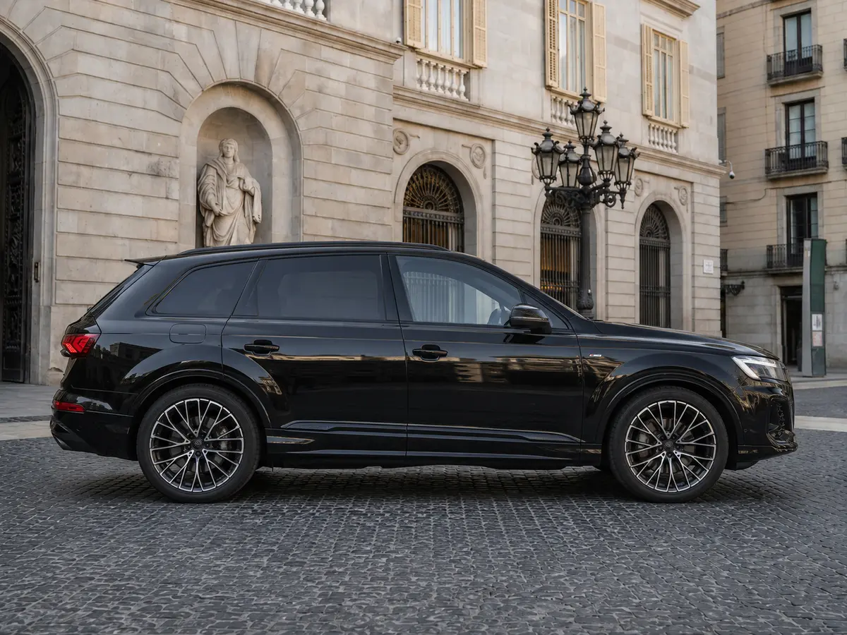 Audi Q7 50 TDI S-Line Edition 2025, exterior — Lisbon Luxury Car Rental, Lisbon. The 2025 Audi Q7 50 TDI S-Line Edition brings a different kind of confidence to Lisbon's…