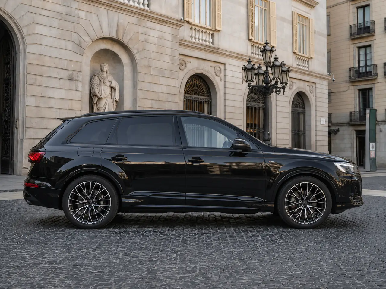 Audi Q7 50 TDI S-Line Edition 2025, exterior — Lisbon Luxury Car Rental, Lisbon. The 2025 Audi Q7 50 TDI S-Line Edition brings a different kind of confidence to Lisbon's…