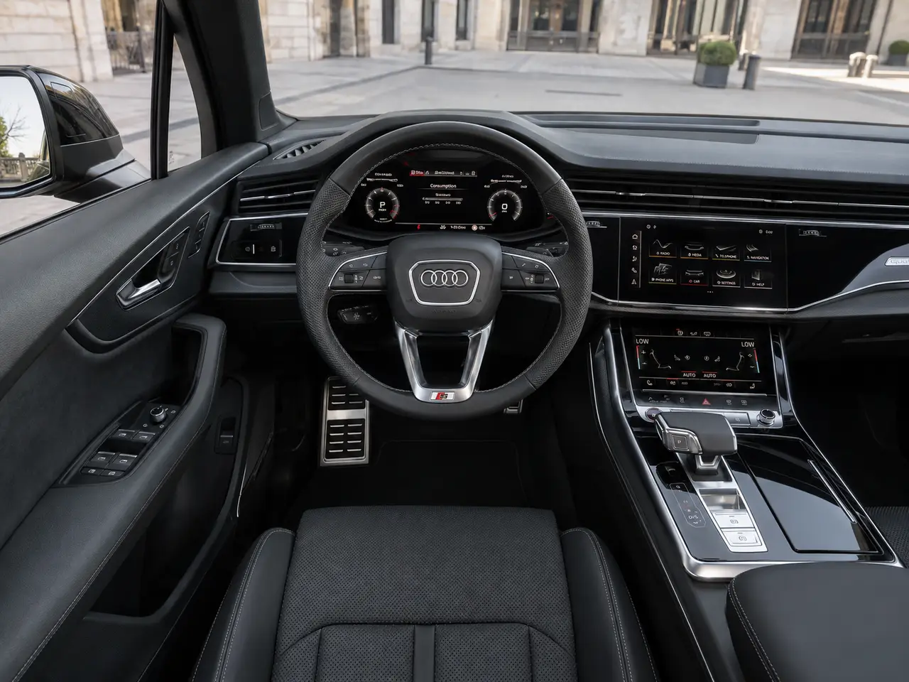 Audi Q7 50 TDI S-Line Edition 2025, front view — Lisbon Luxury Car Rental, Lisbon. The 2025 Audi Q7 50 TDI S-Line Edition brings a different kind of confidence to Lisbon's…