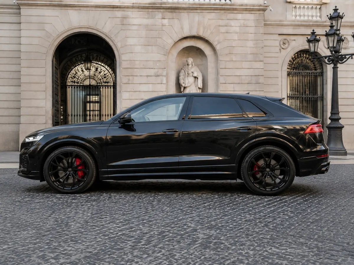Audi Q8 2025, interior — Lisbon Luxury Car Rental, Lisbon. The 2025 Audi Q8 carries its 340 hp with the kind of composure that suits a full-size SUV…