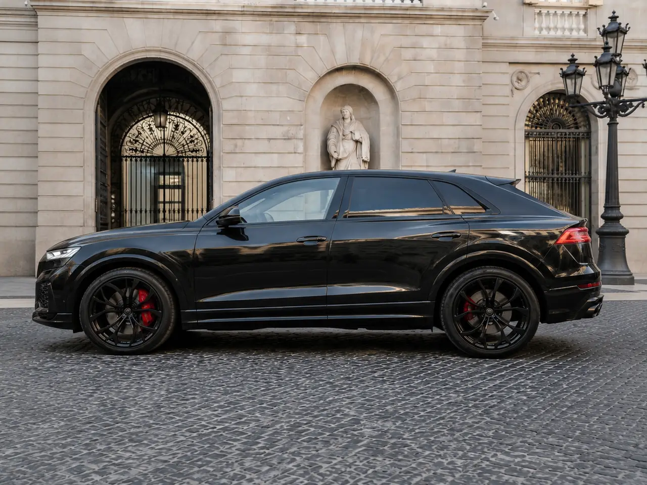 Audi Q8 2025, interior — Lisbon Luxury Car Rental, Lisbon. The 2025 Audi Q8 carries its 340 hp with the kind of composure that suits a full-size SUV…