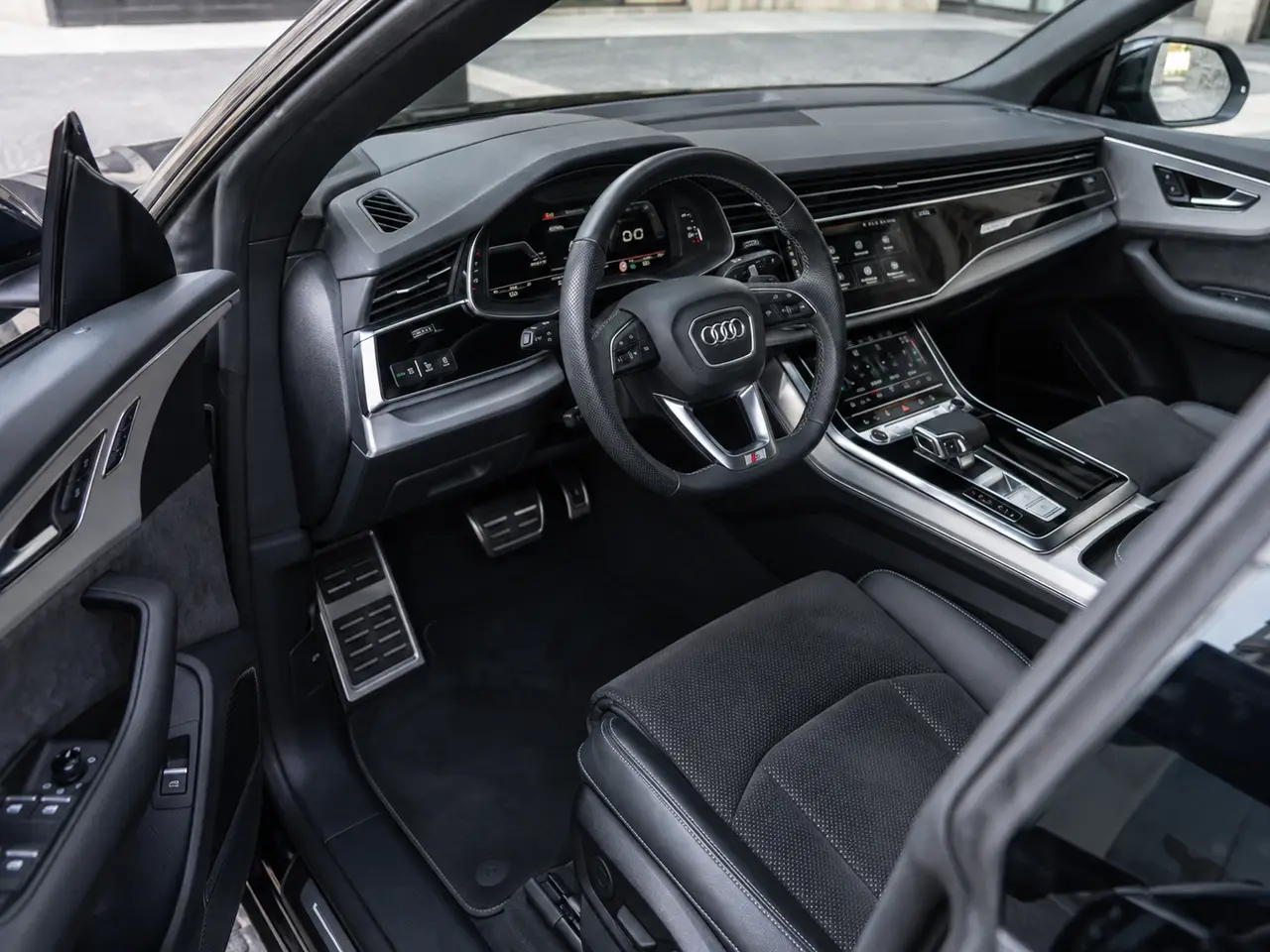 Audi Q8 55 TFSI 2022, interior — Lisbon Luxury Car Rental, Lisbon. The Audi Q8 55 TFSI brings a composed, substantial character to the road: 340 hp routed…