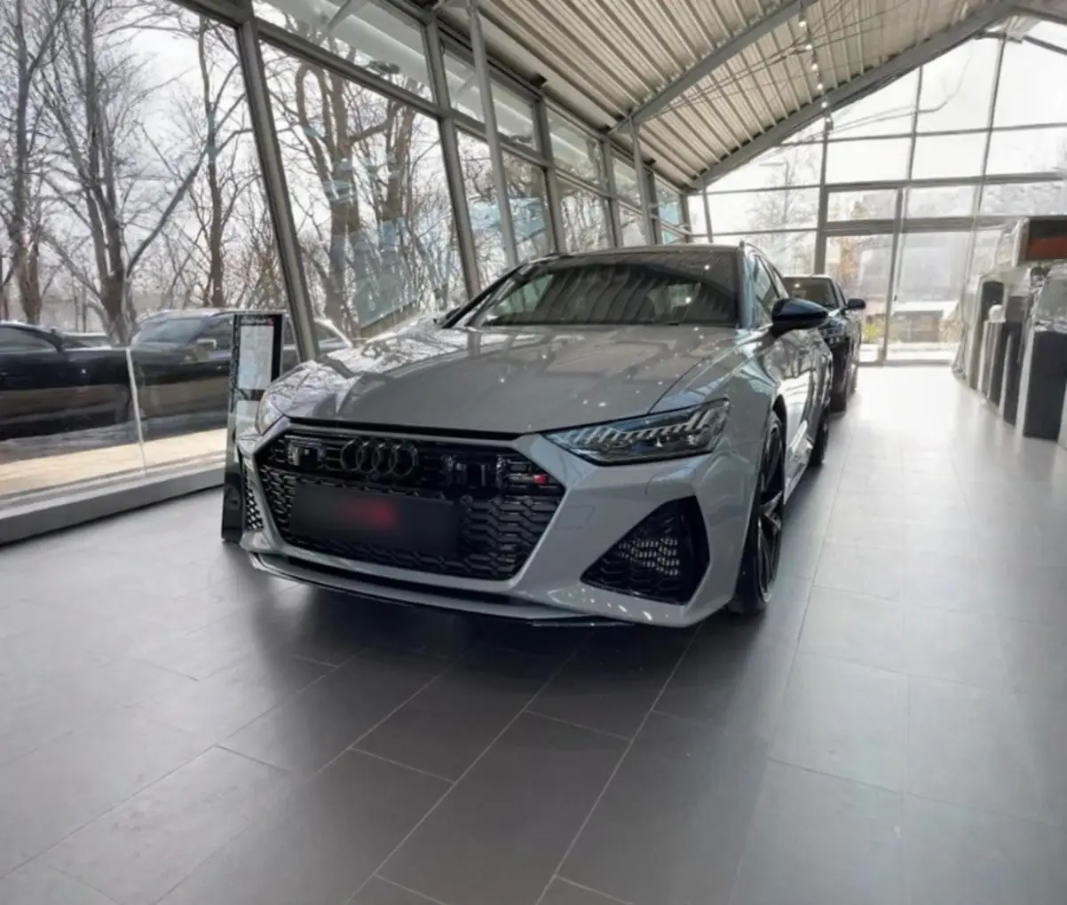 Audi RS6 Dynamic 2023, interior — Lisbon Luxury Car Rental, Lisboa. El Audi RS6 Dynamic de 2023 es un familiar de altas prestaciones con 621 CV y cinco…