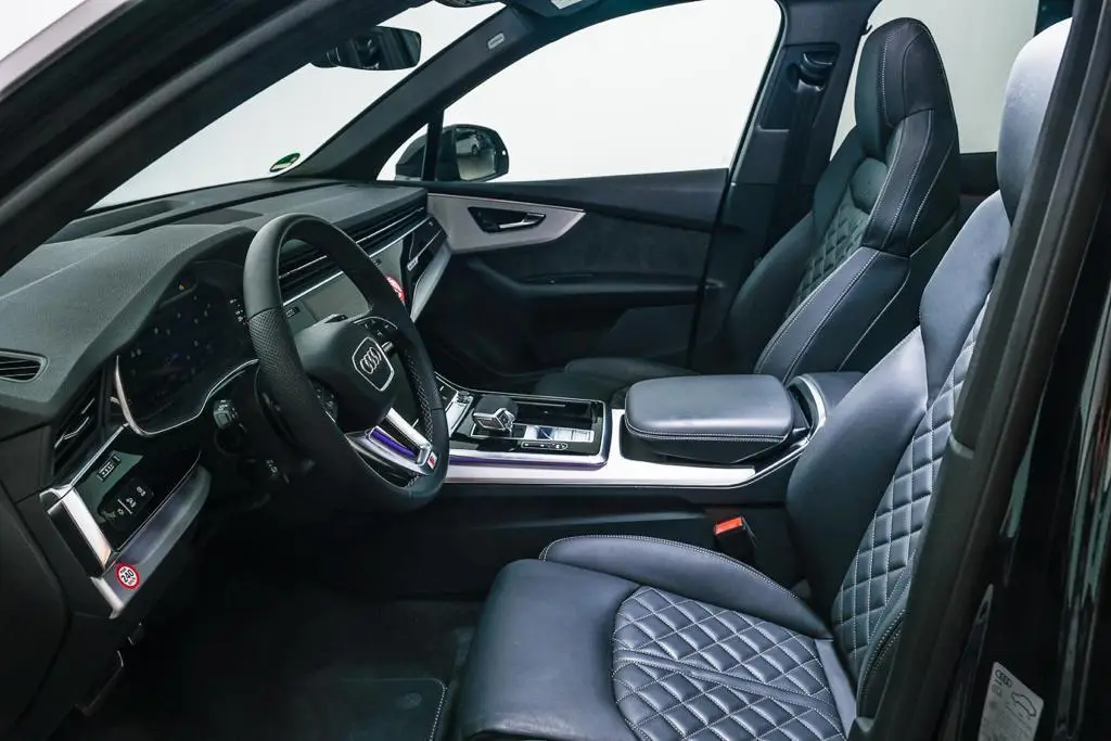 Audi SQ7 2025, dashboard — Lisbon Luxury Car Rental, Lisbon. The 2025 Audi SQ7 pairs 507 hp with the composure Audi's larger SUVs are known for: a…