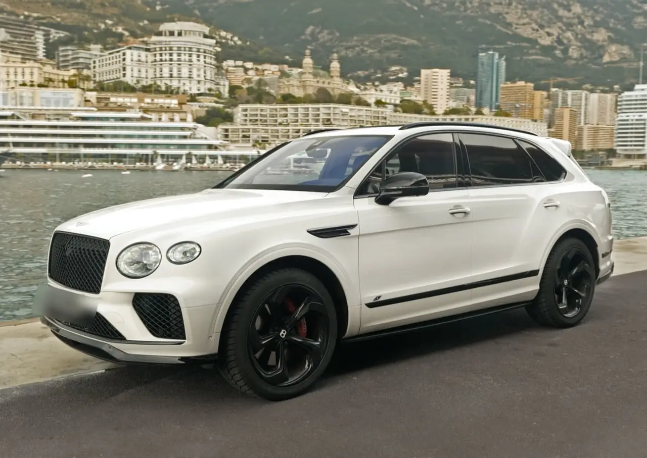Bentley Bentayga V8-S 2024, front view — Lisbon Luxury Car Rental, Lisbon. The Bentley Bentayga V8-S carries its 550 hp with the kind of composure that defines…