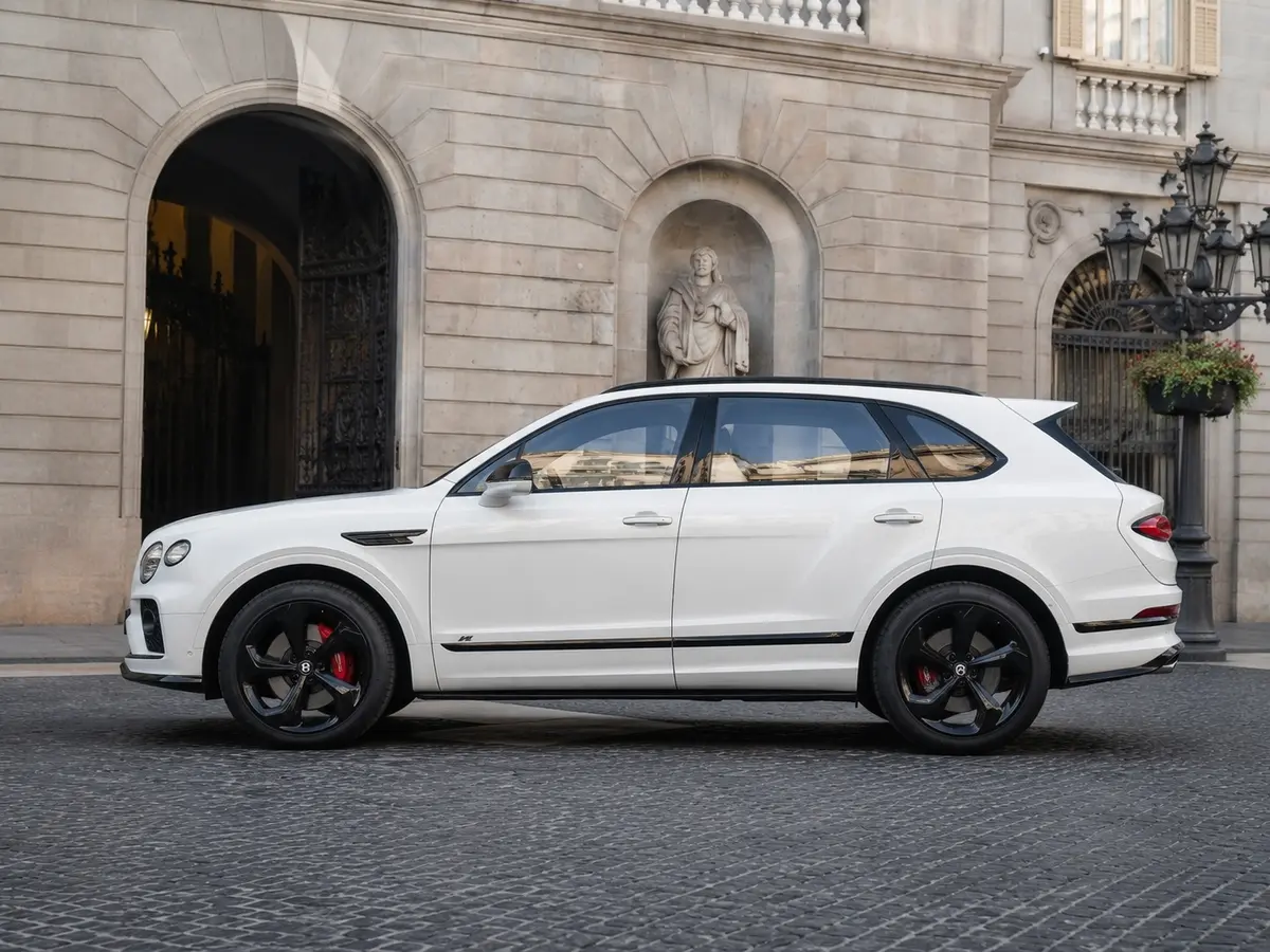 Bentley Bentayga V8-S 2024, exterior — Lisbon Luxury Car Rental, Lisbon. The Bentley Bentayga V8-S carries its 550 hp with the kind of composure that defines…