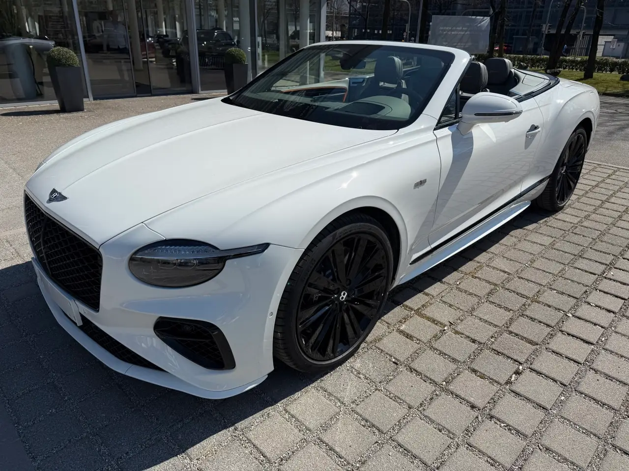 Bentley Continental GTC Speed 2025, dashboard — Lisbon Luxury Car Rental, Lisbon. The Bentley Continental GTC Speed carries its 650 hp with the composure that defines…