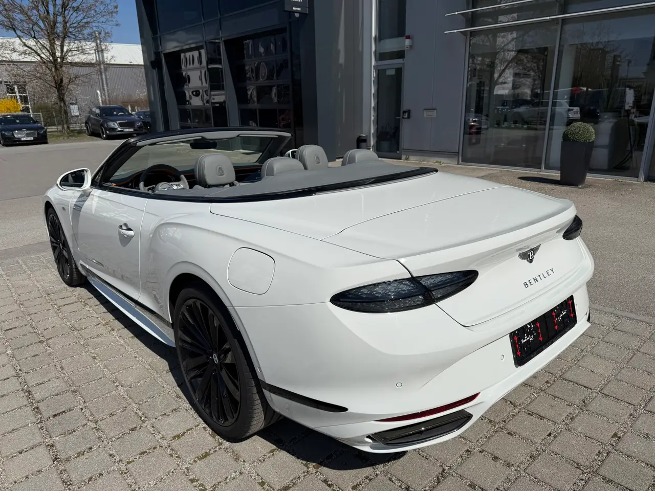 Bentley Continental GTC Speed 2025, side profile — Lisbon Luxury Car Rental, Lisbon. The Bentley Continental GTC Speed carries its 650 hp with the composure that defines…