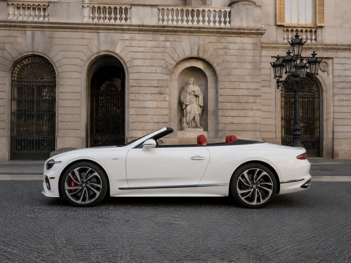 Bentley Continental GTC Speed 2025, exterior — Lisbon Luxury Car Rental, Lisbon. The Bentley Continental GTC Speed carries its 650 hp with the composure that defines…