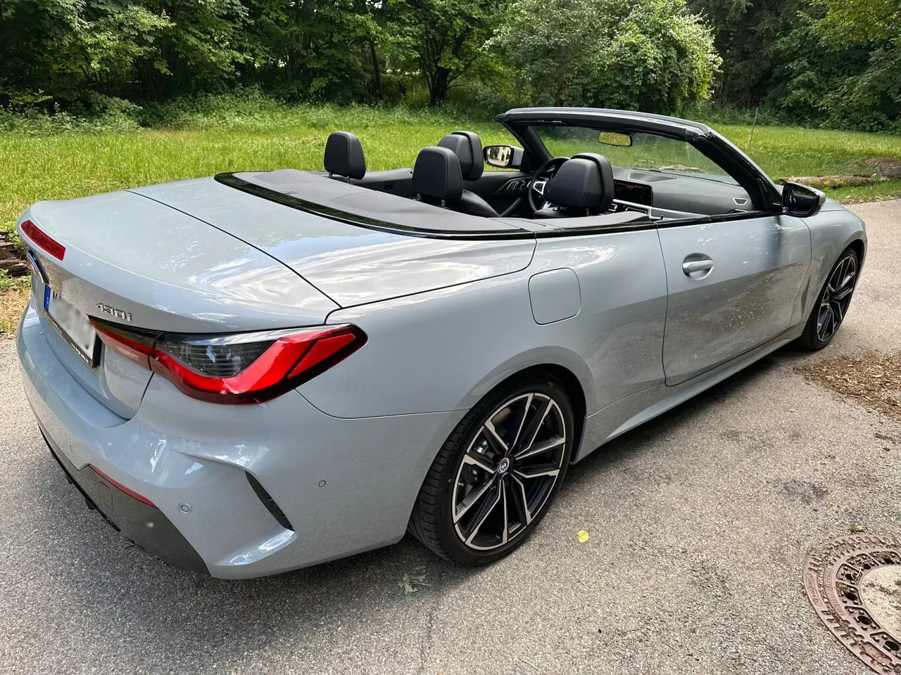 BMW 430i Cabrio 2023, exterior — Lisbon Luxury Car Rental, Lisbon. The BMW 430i Cabrio pairs a 245 hp turbocharged engine with a soft-top roof that lowers…