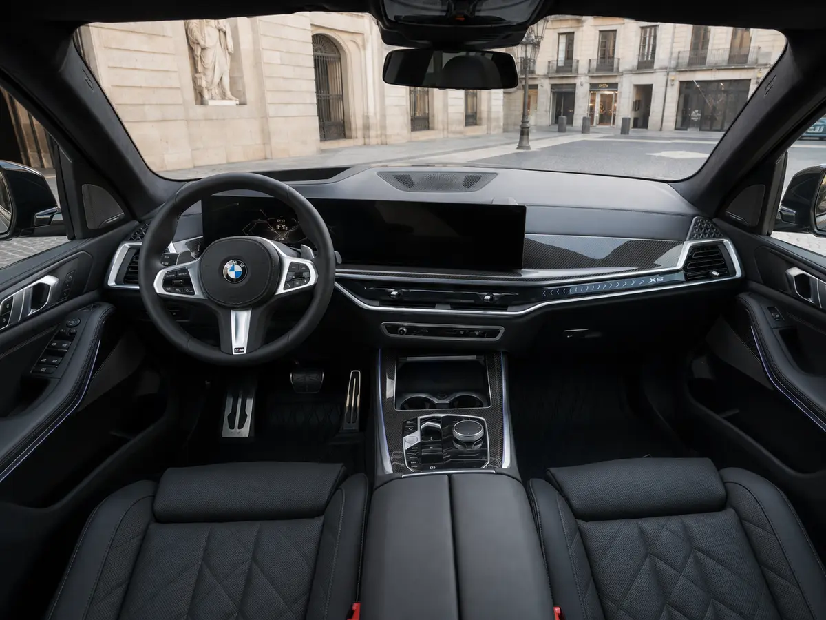 BMW X5 M-pack 30d 2025, interior — Lisbon Luxury Car Rental, Lisbon. The BMW X5 M-pack 30d pairs diesel torque with the composure BMW's M suspension tuning is…
