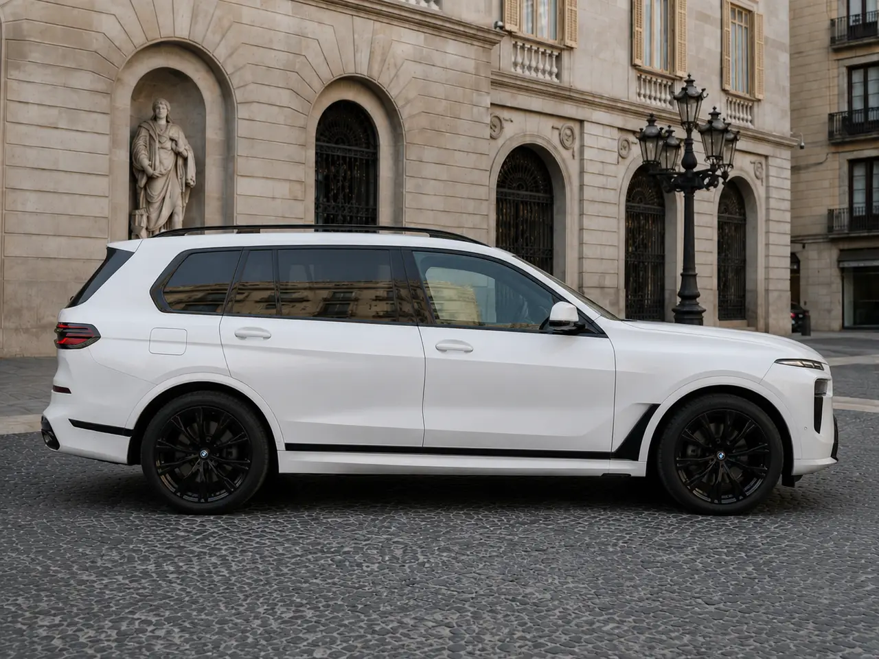 BMW X7 40d M 2024, front view — Lisbon Luxury Car Rental, Lisbon. The 2024 BMW X7 40d M brings a rare combination to Lisbon's roads: seven seats, 352 hp,…