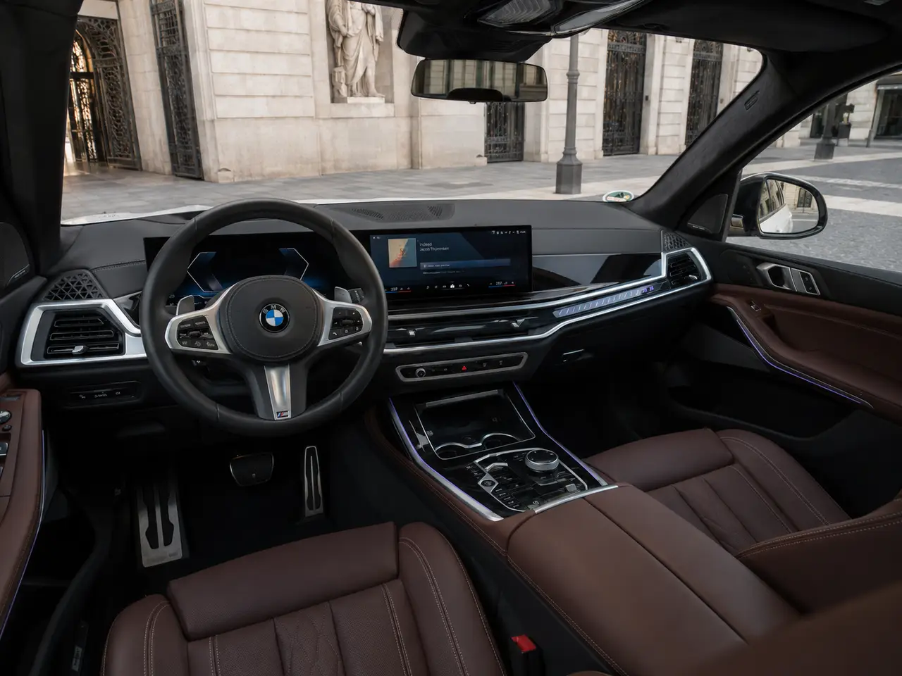 BMW X7 40d M 2024, interior — Lisbon Luxury Car Rental, Lisbon. The 2024 BMW X7 40d M brings a rare combination to Lisbon's roads: seven seats, 352 hp,…