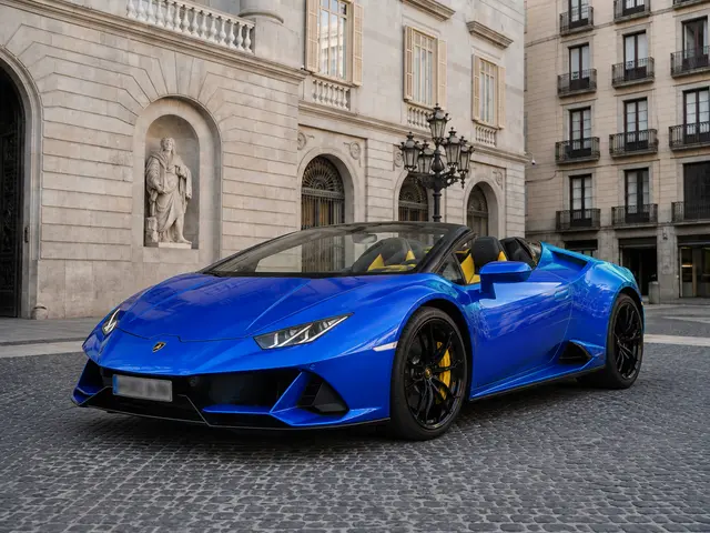 Lamborghini Huracan Evo Spyder 2022 — Lisbon Luxury Car Rental, Lisbon
