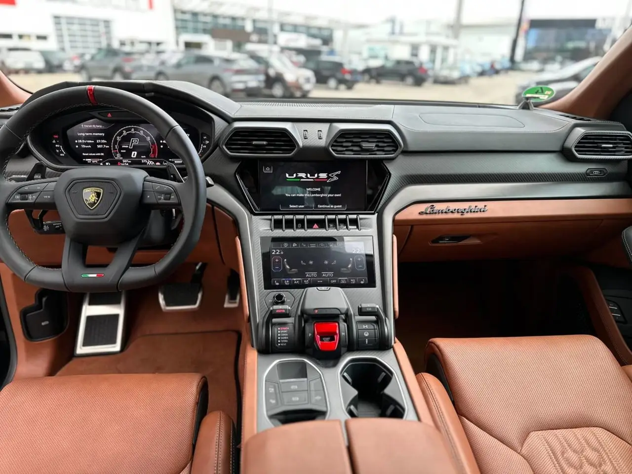 Lamborghini Urus S 2023, vista trasera — Lisbon Luxury Car Rental, Lisboa. El Lamborghini Urus S combina la altura y las cinco plazas de un todoterreno con una…