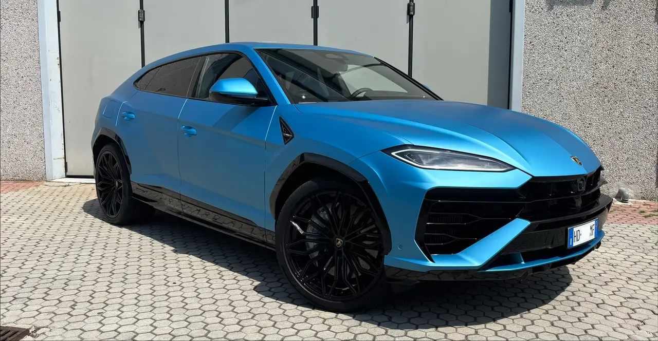 Lamborghini Urus SE 2025 — Lisbon Luxury Car Rental, Lisbon. The Lamborghini Urus SE brings 800 hp and five full seats to a body style most drivers…