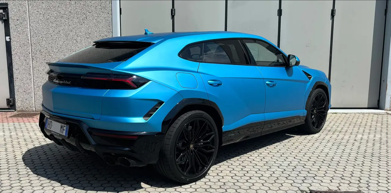 Lamborghini Urus SE 2025, front view — Lisbon Luxury Car Rental, Lisbon. The Lamborghini Urus SE brings 800 hp and five full seats to a body style most drivers…