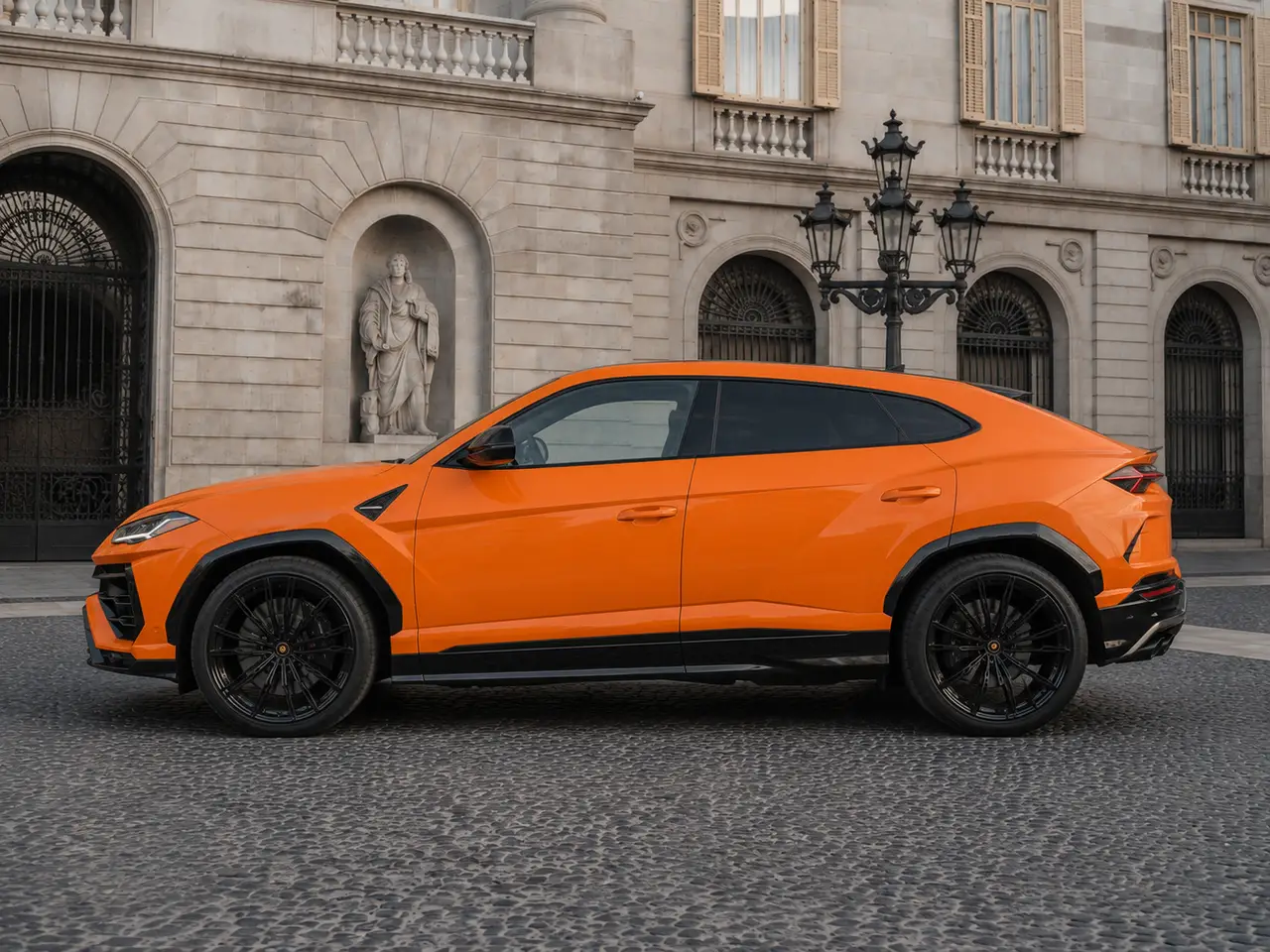 Lamborghini URUS SE 2025, exterior — Lisbon Luxury Car Rental, Lisbon. The Lamborghini URUS SE occupies a category of its own: a five-seat SUV built by a marque…