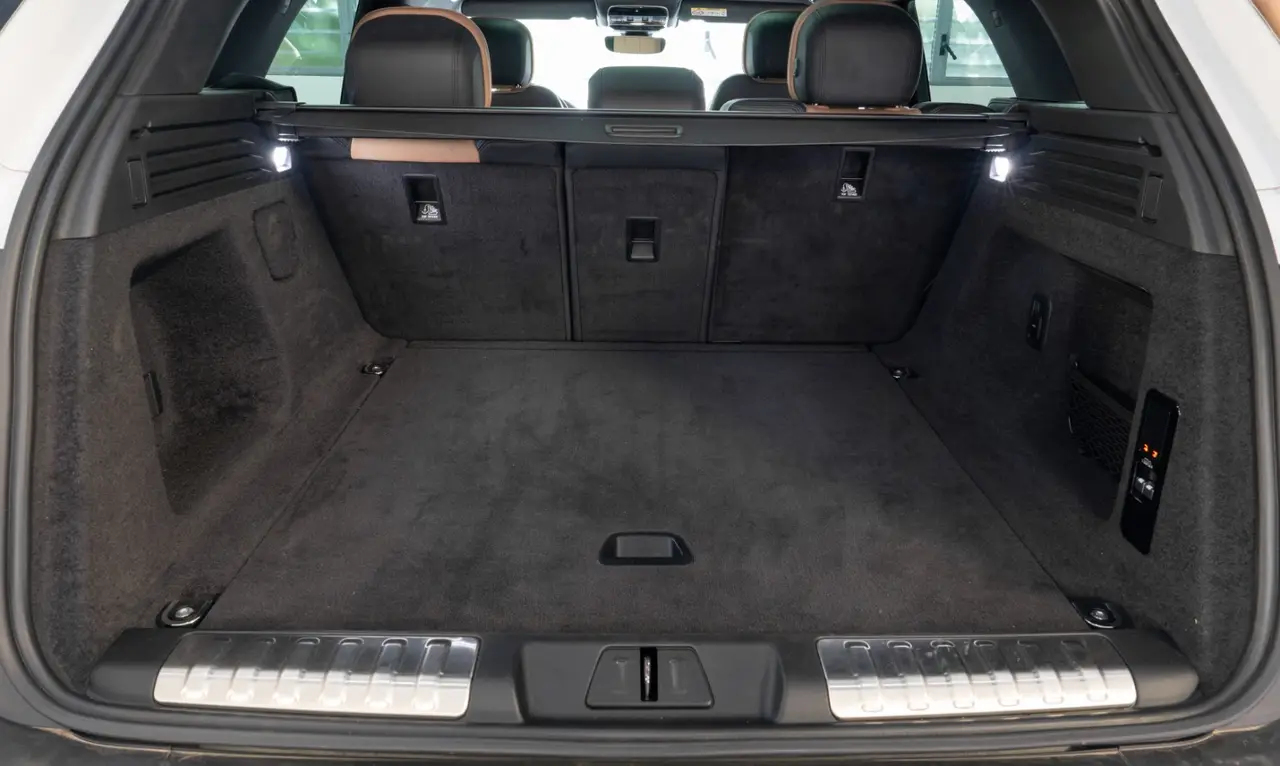 Land Rover Range Rover Sport 2025, interior — Lisbon Luxury Car Rental, Lisbon. The 2025 Range Rover Sport carries its 400 hp with the kind of quiet authority that…