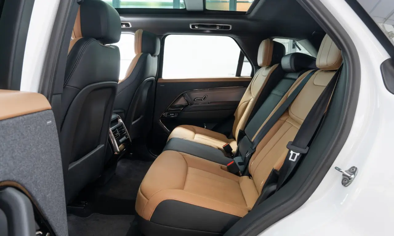 Land Rover Range Rover Sport 2025, side profile — Lisbon Luxury Car Rental, Lisbon. The 2025 Range Rover Sport carries its 400 hp with the kind of quiet authority that…