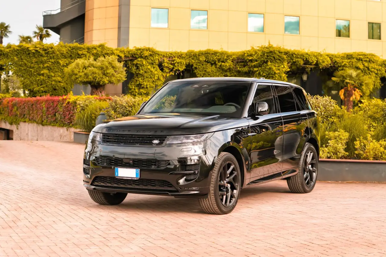 Land Rover Range Rover Sport Dynamic SE 2025, rear view — Lisbon Luxury Car Rental, Lisbon. The 2025 Range Rover Sport Dynamic SE brings 360 hp to a chassis built for comfort…