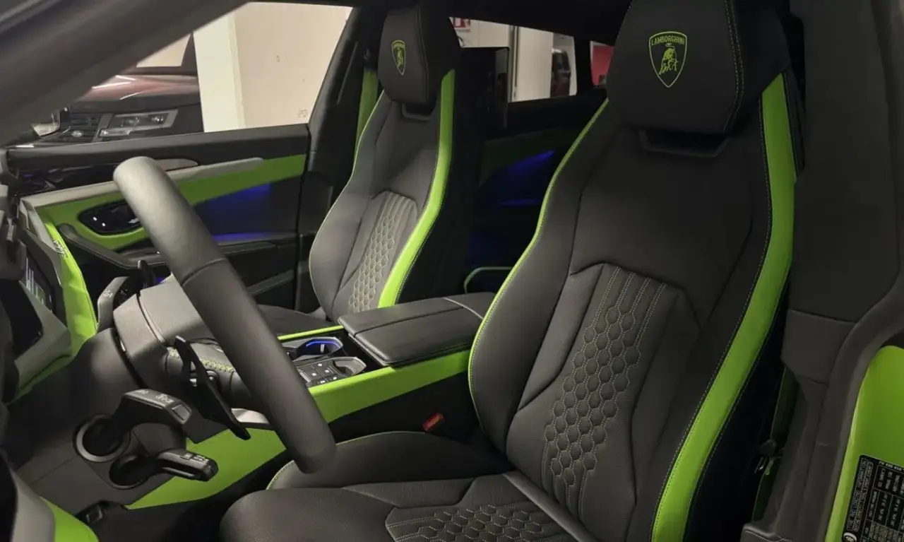 Land Rover Range Rover Sport Dynamic SE 2025, interior — Lisbon Luxury Car Rental, Lisbon. The 2025 Range Rover Sport Dynamic SE brings 360 hp to a chassis built for comfort…