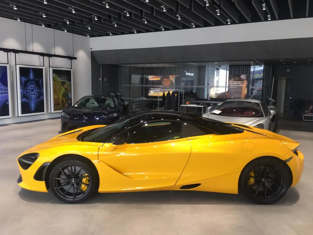 McLaren 720S Spider 2022, rear view — Lisbon Luxury Car Rental, Lisbon. The 2022 McLaren 720S Spider carries 720 hp through a mid-engine layout built for…