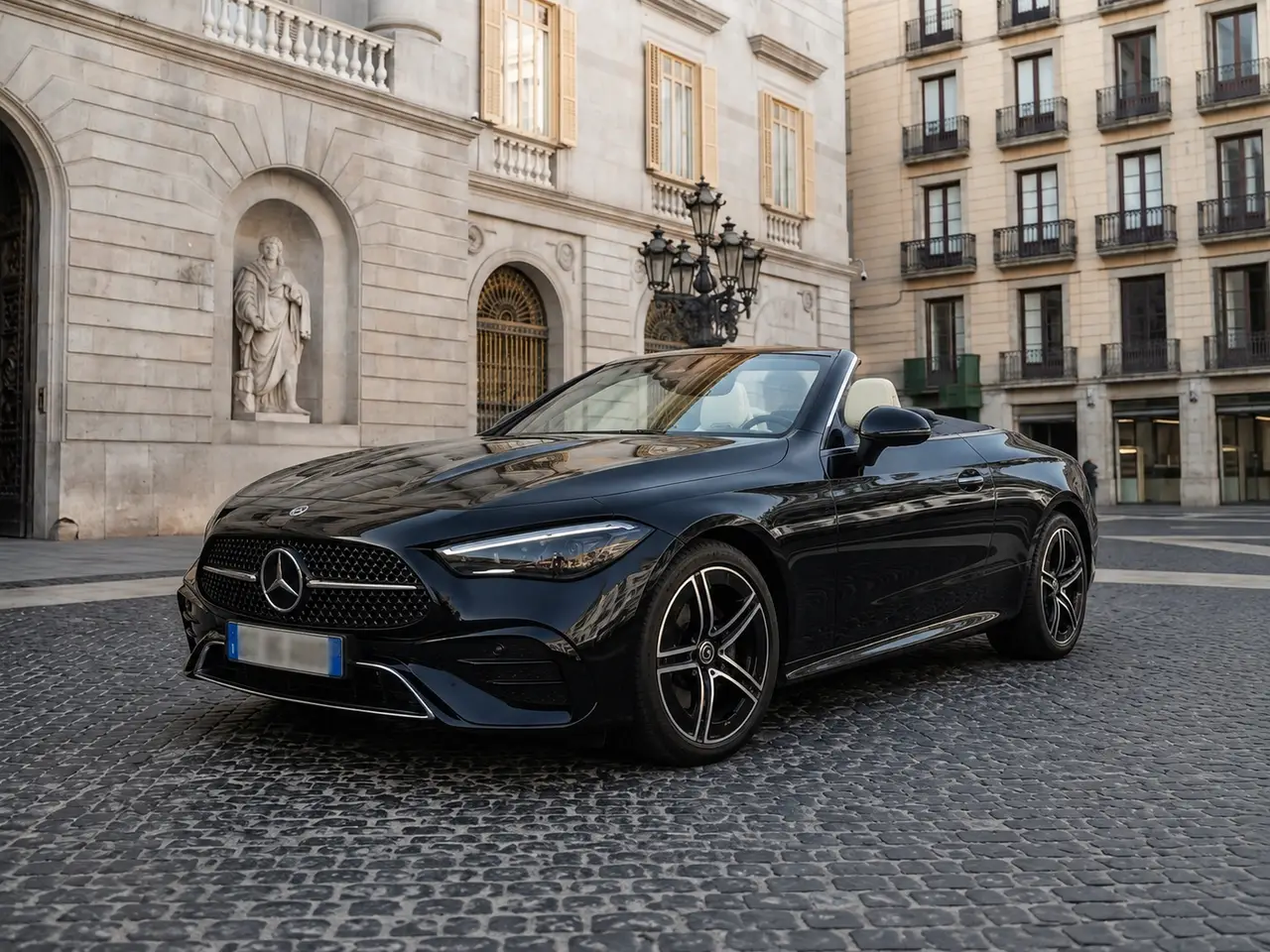 Mercedes Benz CLE Cabrio 2025 — Lisbon Luxury Car Rental, Lisbonne. Le Mercedes Benz CLE Cabrio 2025 tient un équilibre net entre sportivité mesurée et…