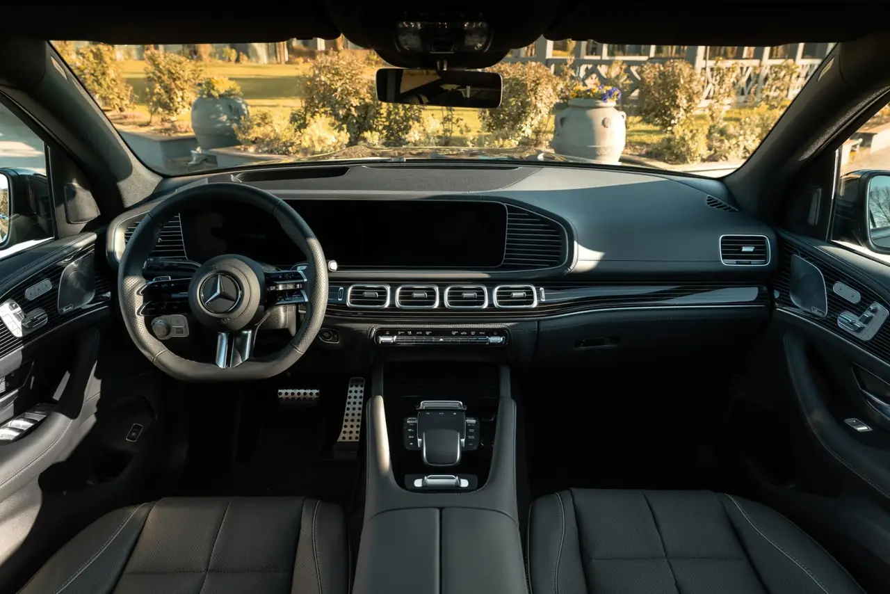 Mercedes Benz GLS-klasse 350 D Exclusive 7 Posti 2025, exterior — Lisbon Luxury Car Rental, Lisbon. The Mercedes-Benz GLS 350d Exclusive brings genuine seven-seat capacity to a segment…
