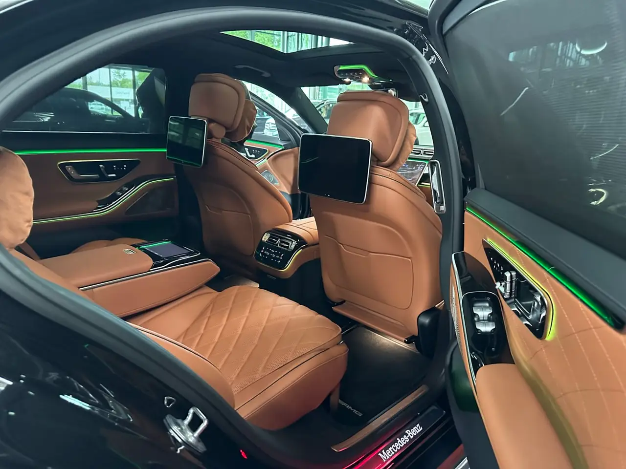 Mercedes Benz S-klasse S400 Long 4-Matic 2023, dashboard — Lisbon Luxury Car Rental, Lisbon. The S400 Long 4-Matic is the long-wheelbase version of Mercedes-Benz's flagship sedan,…
