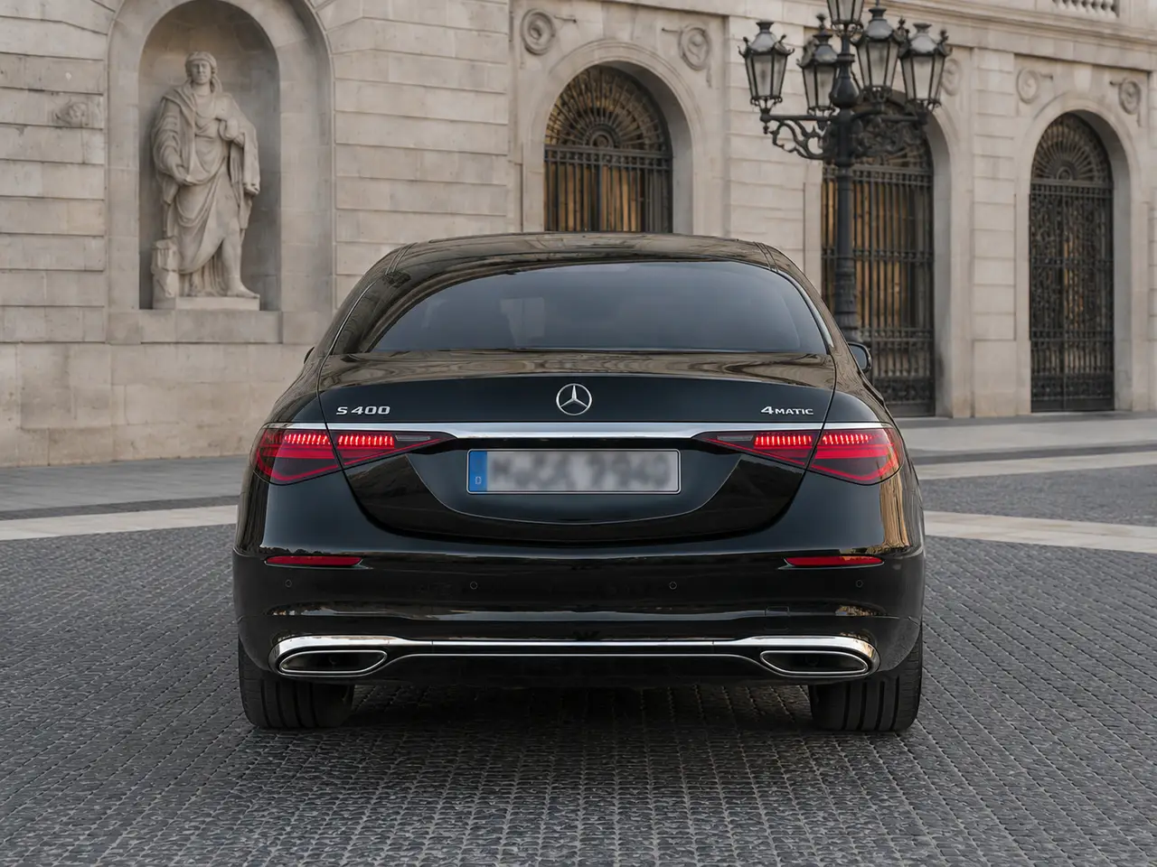 Mercedes Benz S-klasse S400 Long 4-Matic 2023, rear view — Lisbon Luxury Car Rental, Lisbon. The S400 Long 4-Matic is the long-wheelbase version of Mercedes-Benz's flagship sedan,…
