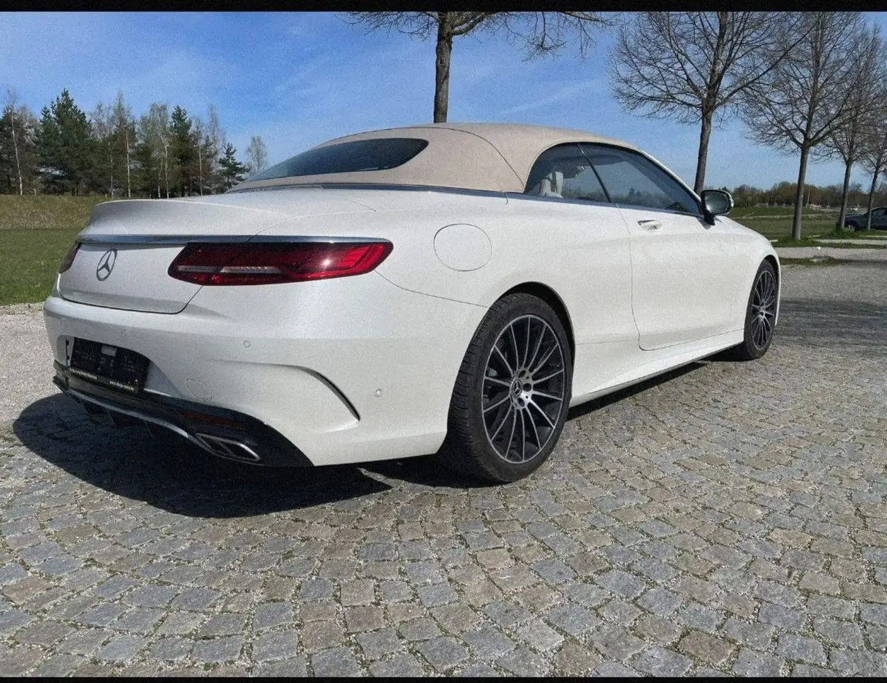 Mercedes Benz S560 Cabrio 2021, rear view — Lisbon Luxury Car Rental, Lisbon. The 2021 Mercedes Benz S560 Cabrio pairs a 469 hp V8 with the weight and composure of…