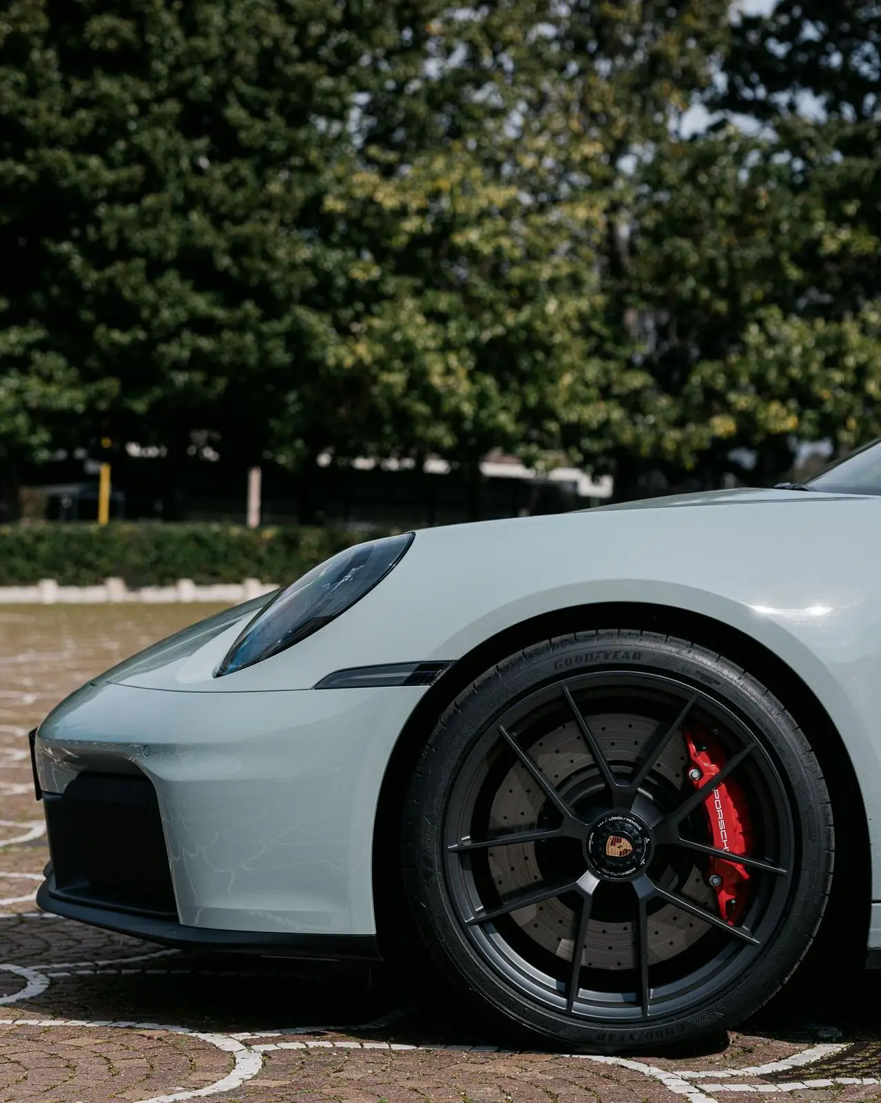 Porsche Carrera Spyder 992,2 GTS 2025, tableau de bord — Lisbon Luxury Car Rental, Lisbonne. La Porsche Carrera Spyder 992.2 GTS développe 541 chevaux dans une carrosserie cabriolet…