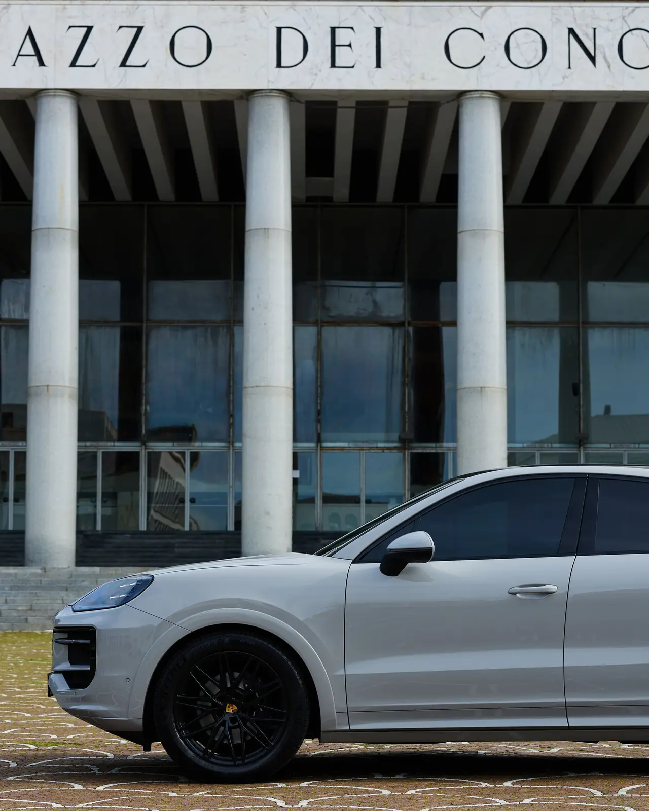 Porsche Cayenne 2025, exterior — Lisbon Luxury Car Rental, Lisbon. The 2025 Porsche Cayenne carries its 353 hp with the same composure Porsche builds into…
