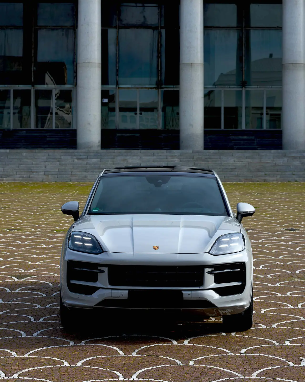 Porsche Cayenne 2025, rear view — Lisbon Luxury Car Rental, Lisbon. The 2025 Porsche Cayenne carries its 353 hp with the same composure Porsche builds into…