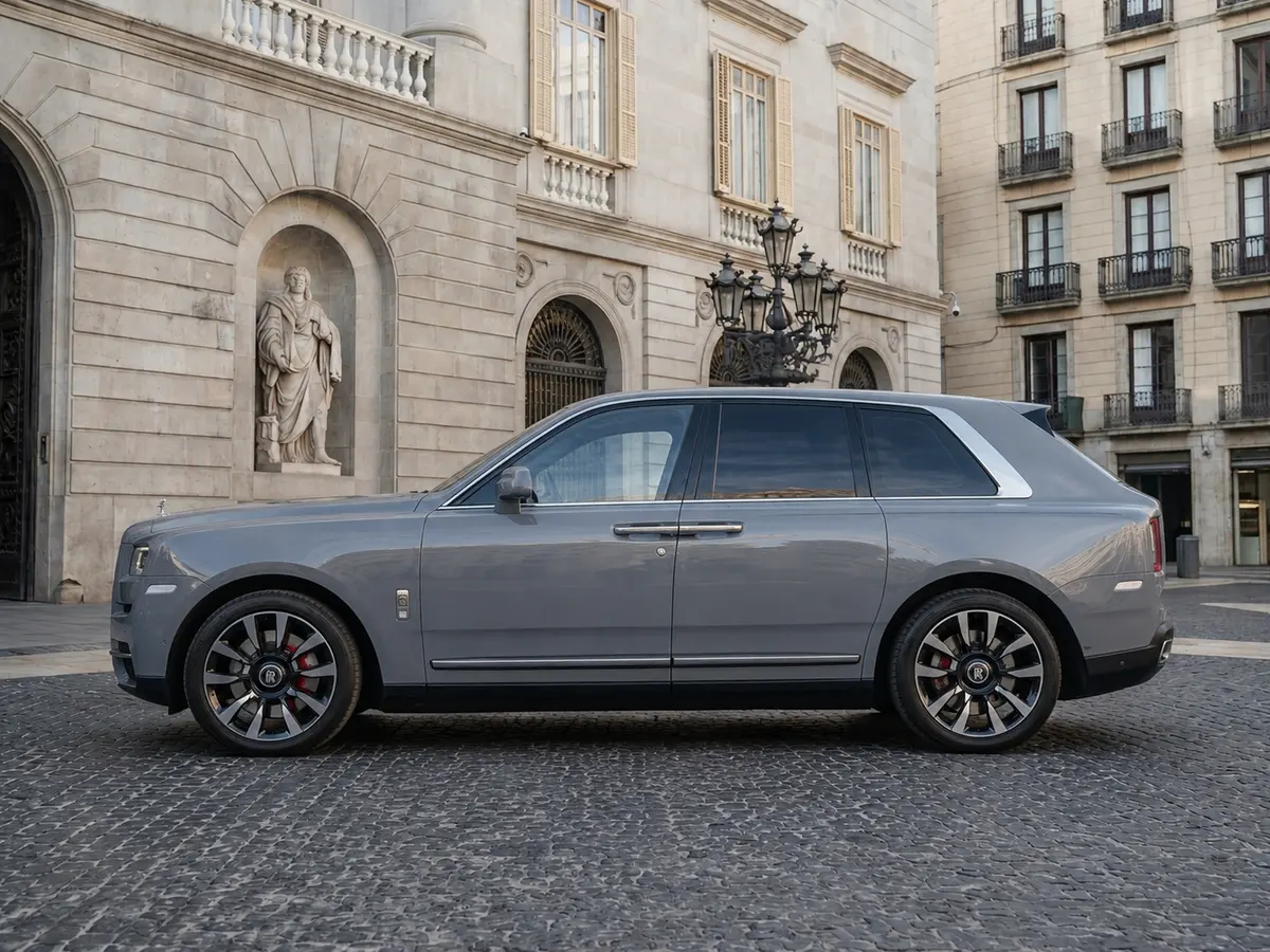Rolls-Royce Cullinan 2025, exterior — Lisbon Luxury Car Rental, Lisbon. The Rolls-Royce Cullinan carries its size without apology. On Avenida da Liberdade or…