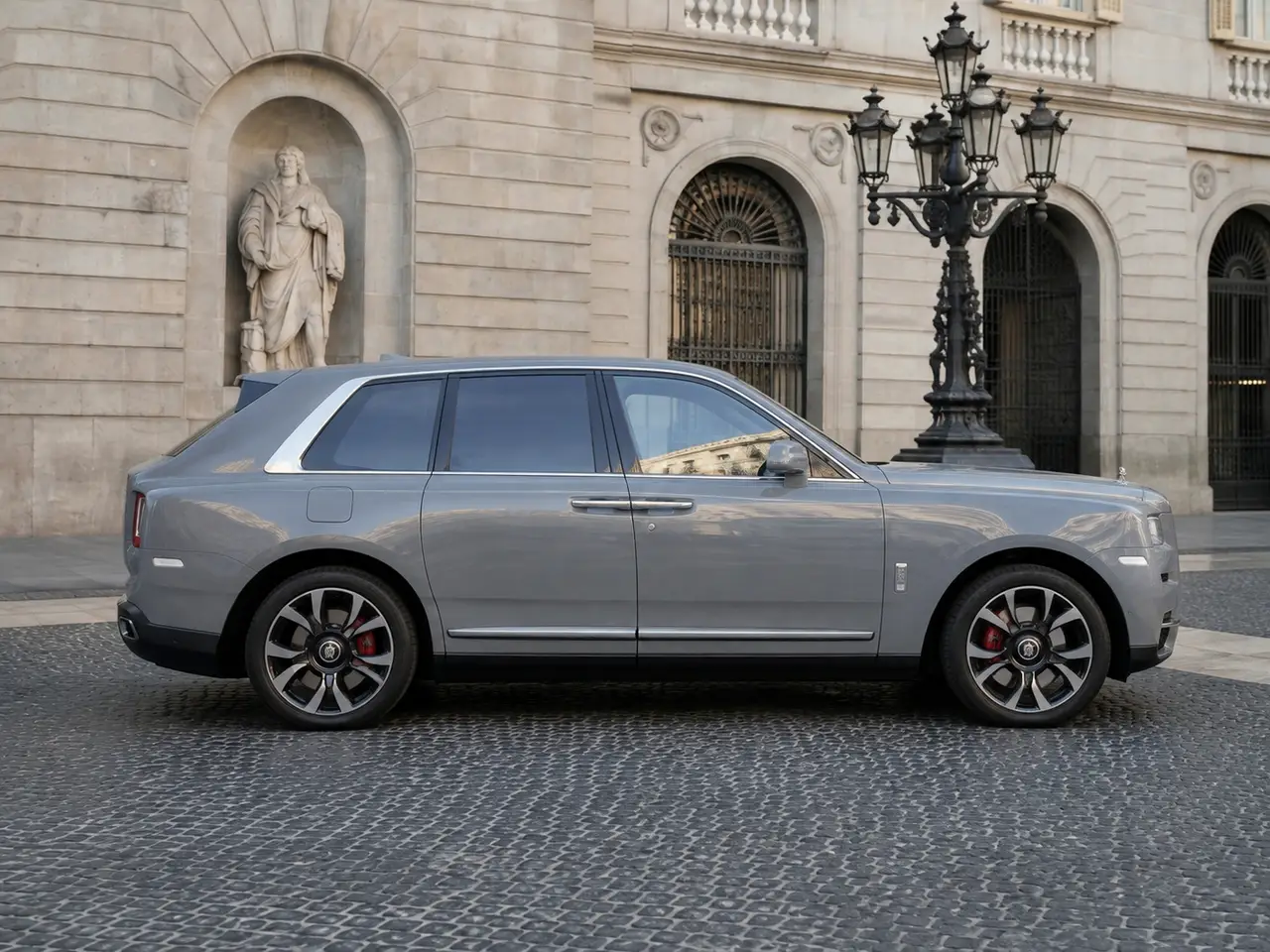 Rolls-Royce Cullinan 2025, front view — Lisbon Luxury Car Rental, Lisbon. The Rolls-Royce Cullinan carries its size without apology. On Avenida da Liberdade or…