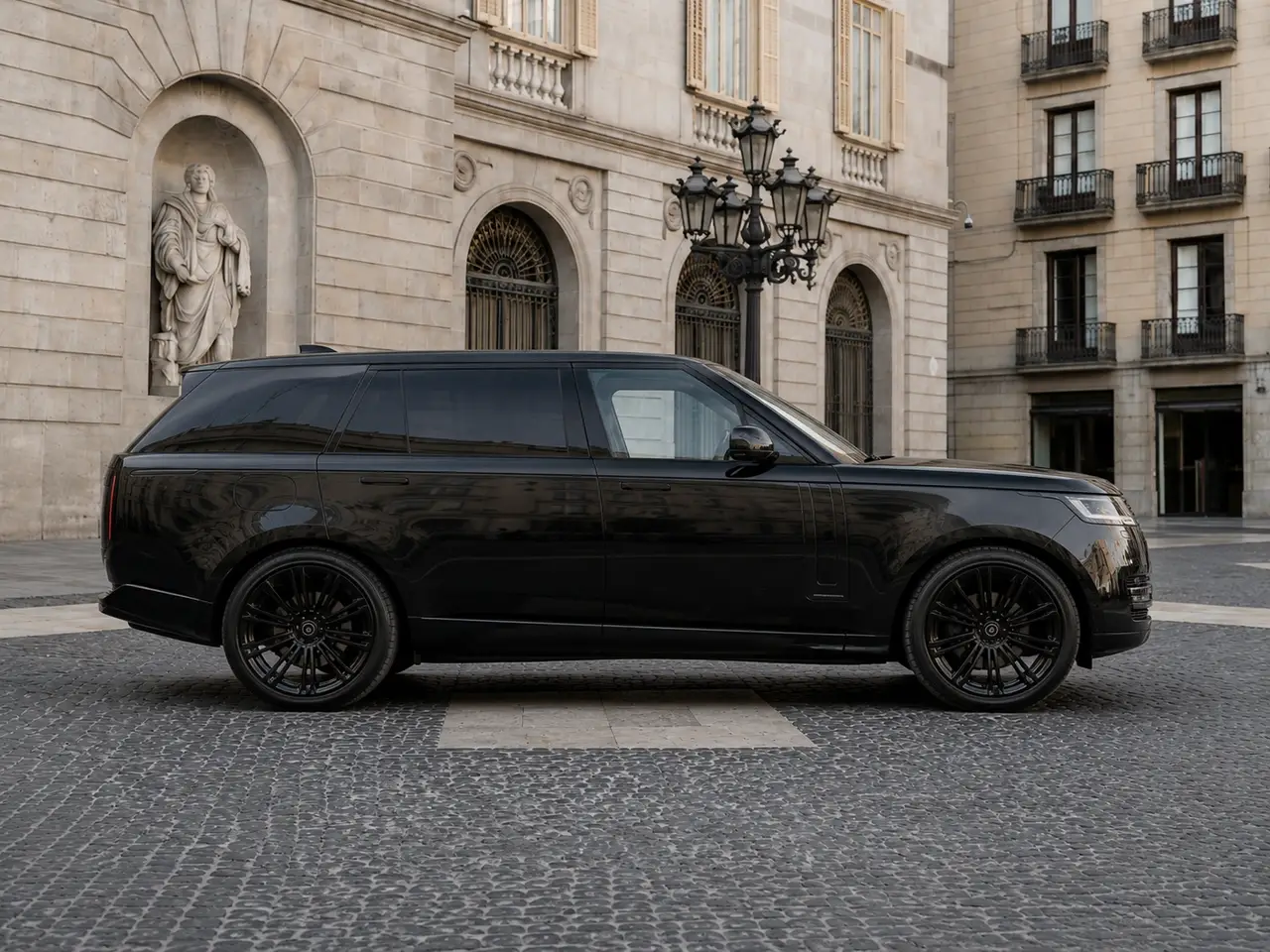 Rover Range Rover Autobiography D350 7s 2025, front view — Lisbon Luxury Car Rental, Lisbon. The 2025 Range Rover Autobiography D350 7s carries Land Rover's flagship comfort into a…