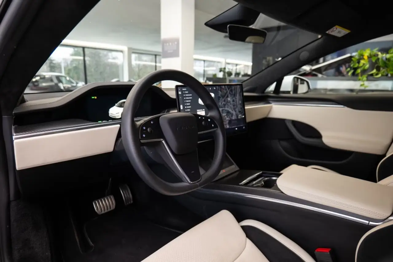 Tesla Model S Plaid 2025, front view — Lisbon Luxury Car Rental, Lisbon. The 2025 Tesla Model S Plaid puts 1020 hp behind a single press of the accelerator, with…