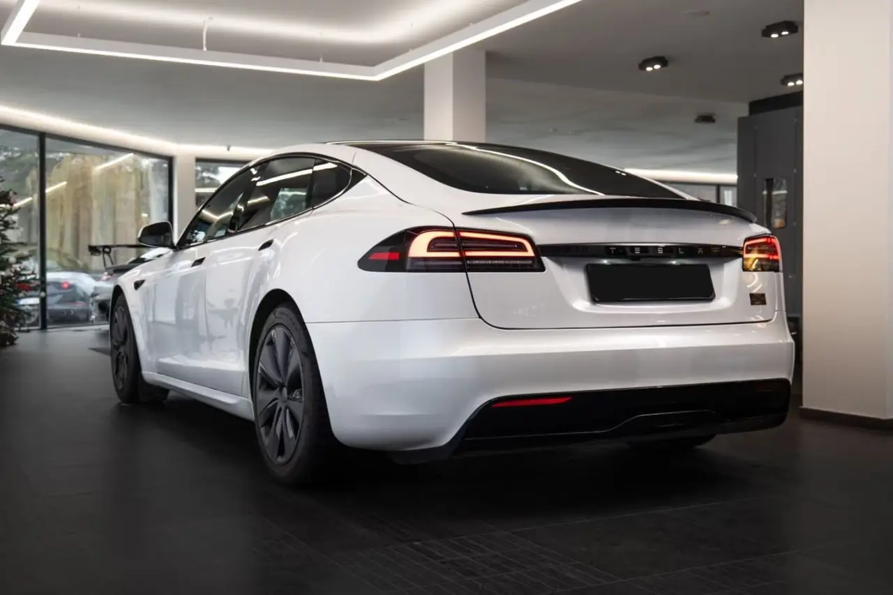 Tesla Model S Plaid 2025, dashboard — Lisbon Luxury Car Rental, Lisbon. The 2025 Tesla Model S Plaid puts 1020 hp behind a single press of the accelerator, with…